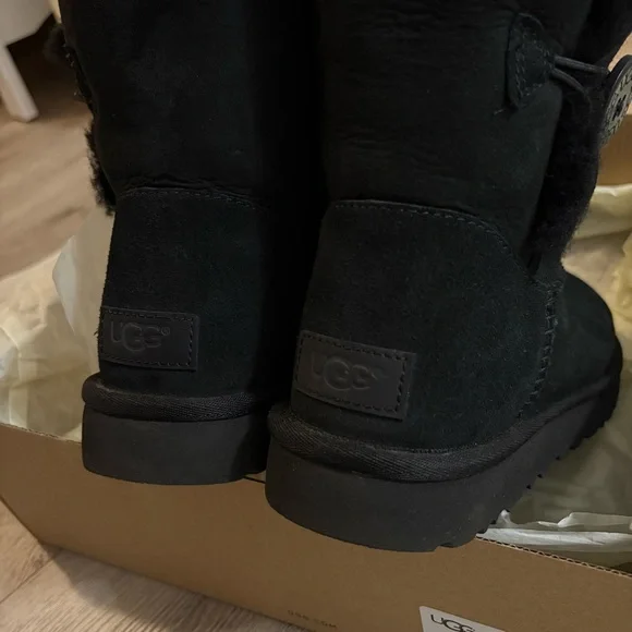 Authentic UGG Bailey Button ll Black Suede Fur Boots - Picture 4 of 7